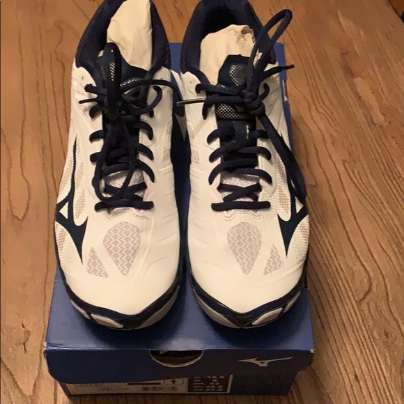 Mizuno volleyball shoes white and navy - Picture 2 of 2